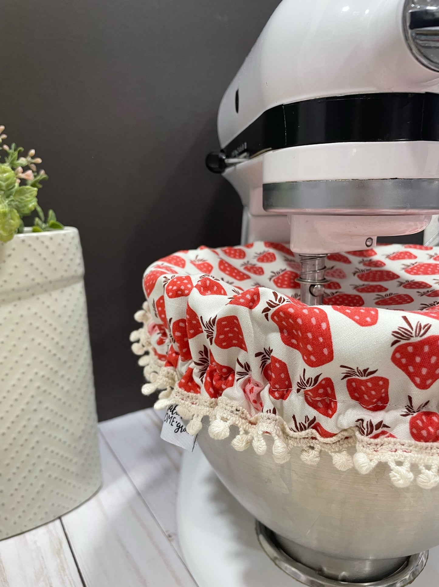 Kitchen Stand mixer bowl cover (Queen of Berries pink berry)